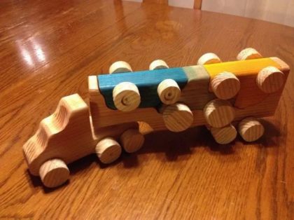 طرح سی ان سی کامیون اسباب بازی چوبی با ماشین های اسباب بازی قابل جابجایی